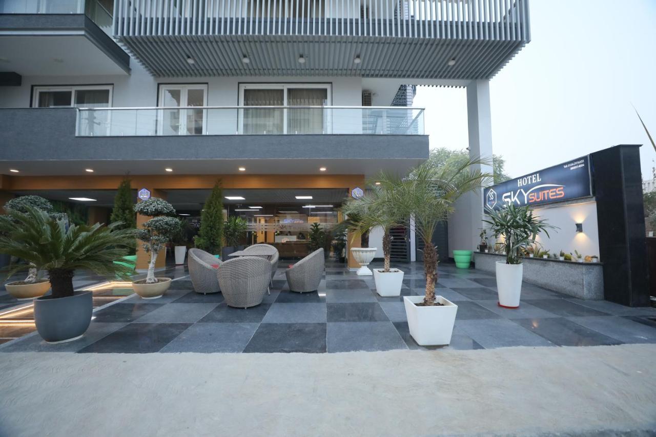 Sky Suites Gurgaon Bagian luar foto
