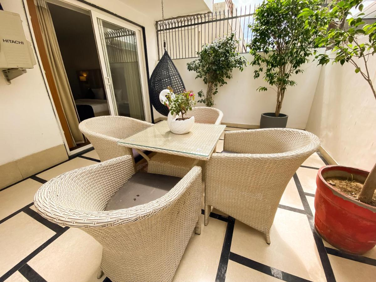 Sky Suites Gurgaon Bagian luar foto