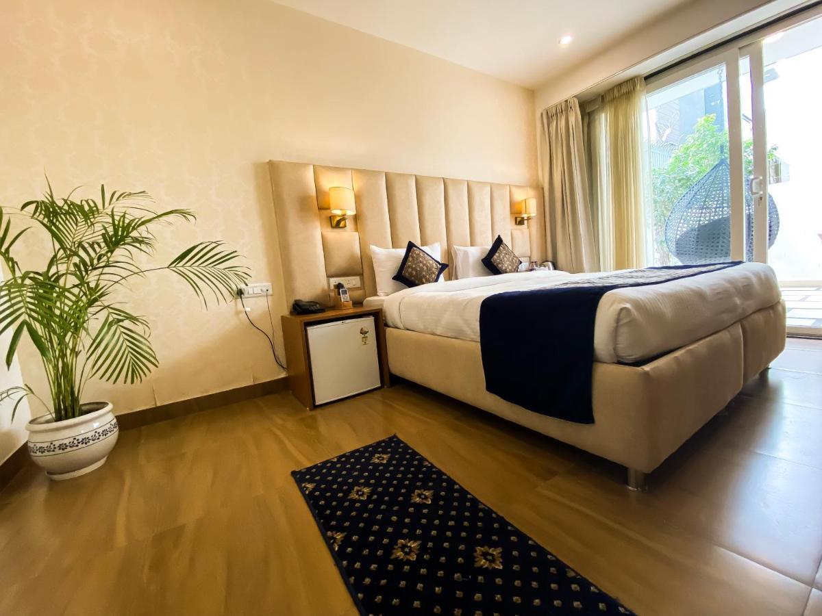 Sky Suites Gurgaon Bagian luar foto