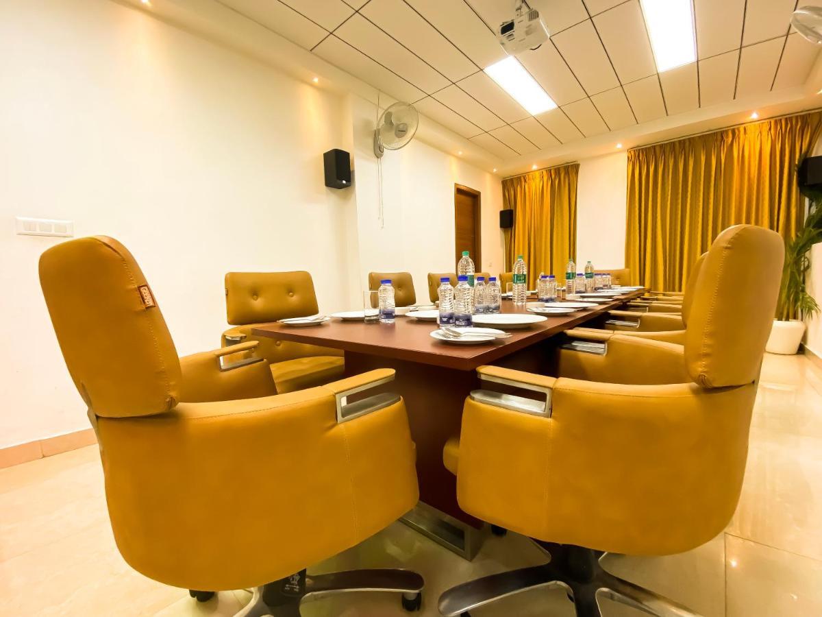 Sky Suites Gurgaon Bagian luar foto