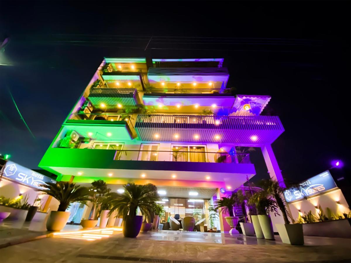 Sky Suites Gurgaon Bagian luar foto