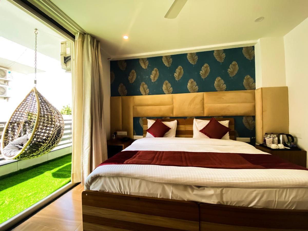 Sky Suites Gurgaon Bagian luar foto