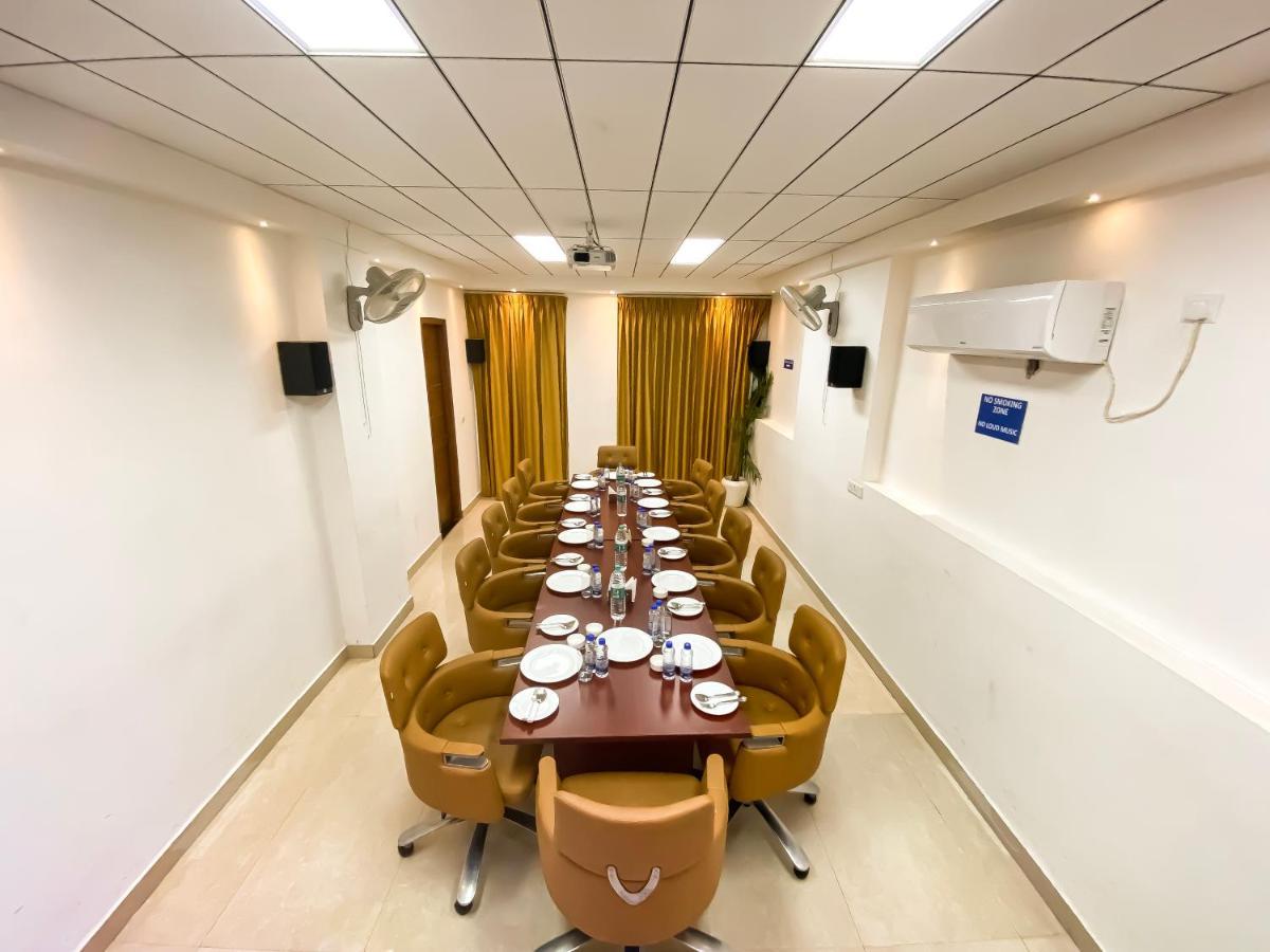 Sky Suites Gurgaon Bagian luar foto