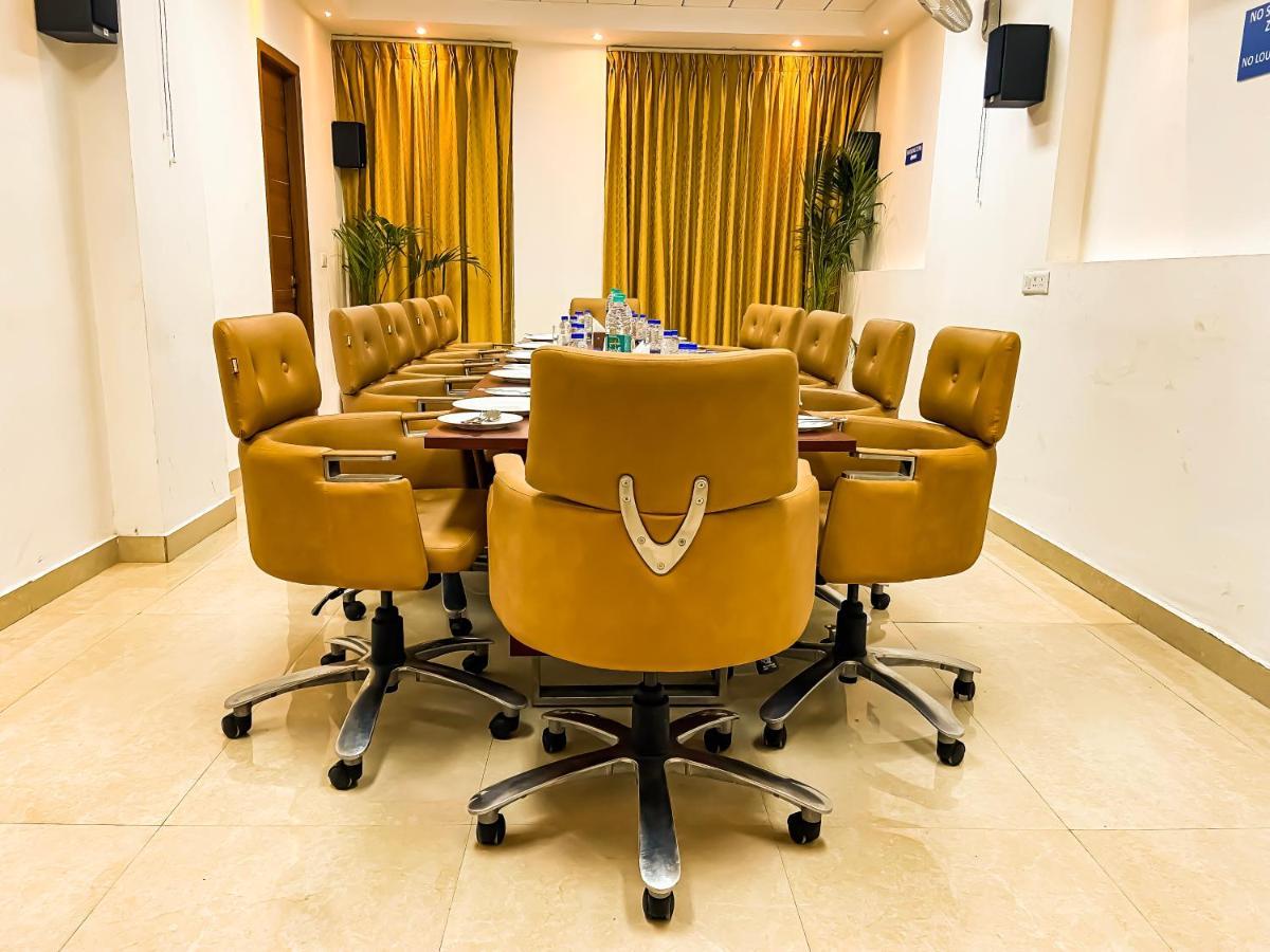 Sky Suites Gurgaon Bagian luar foto