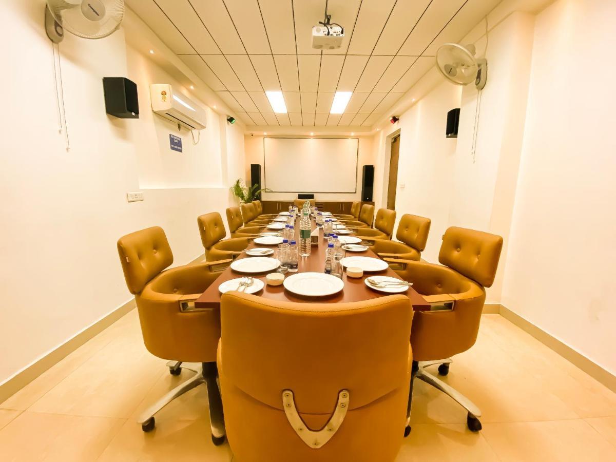 Sky Suites Gurgaon Bagian luar foto